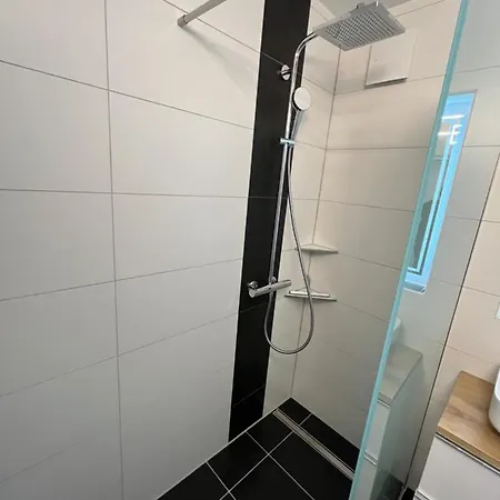 Premium Apartment 70Qm 2,5 Zimmer Kueche, Smart Tv, Garage, Wifi Heidenheim an der Brenz Exterior photo