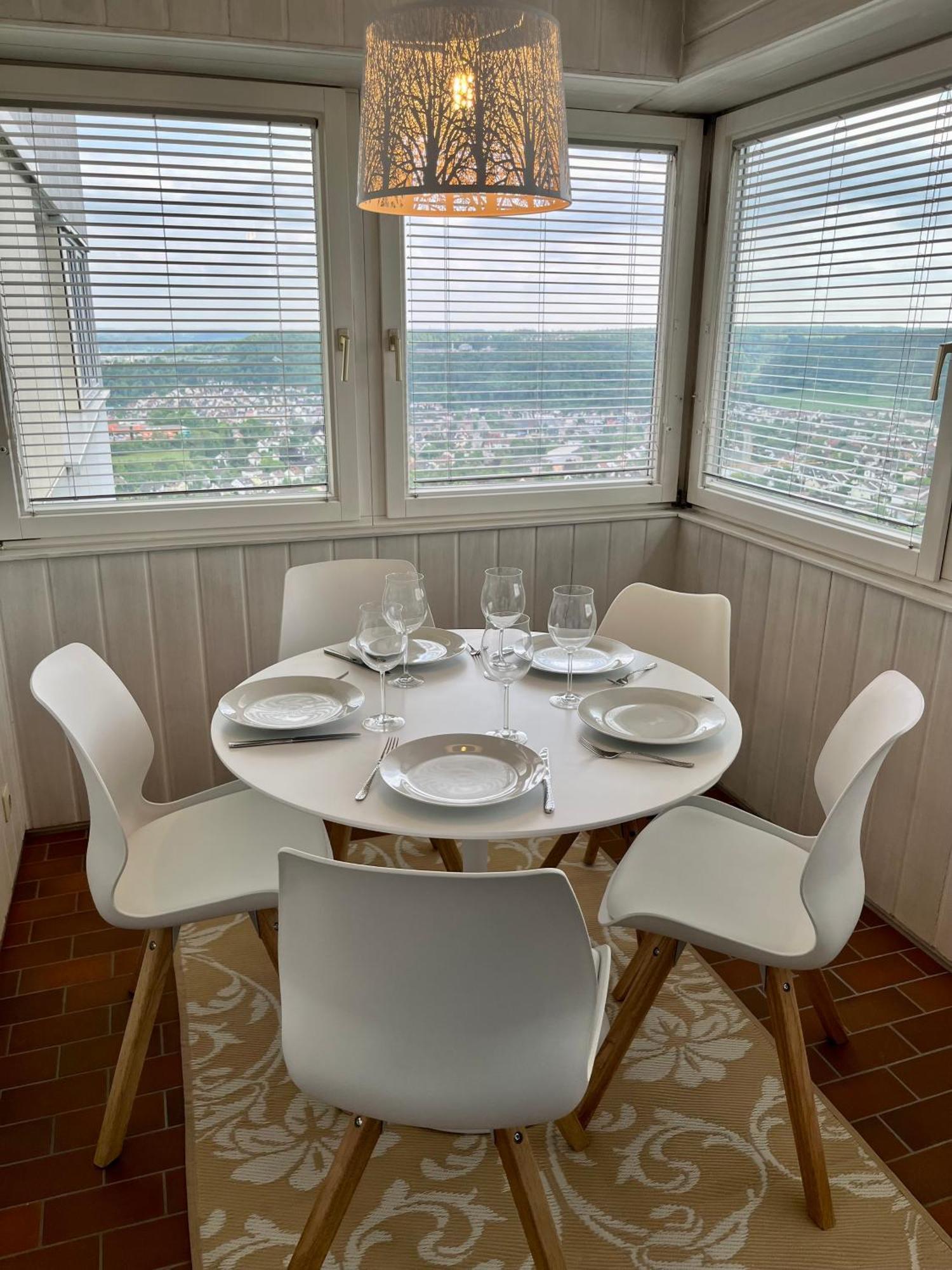 Premium 70qm 2,5 Kueche, Smart Tv, Garage, Wifi Apartment