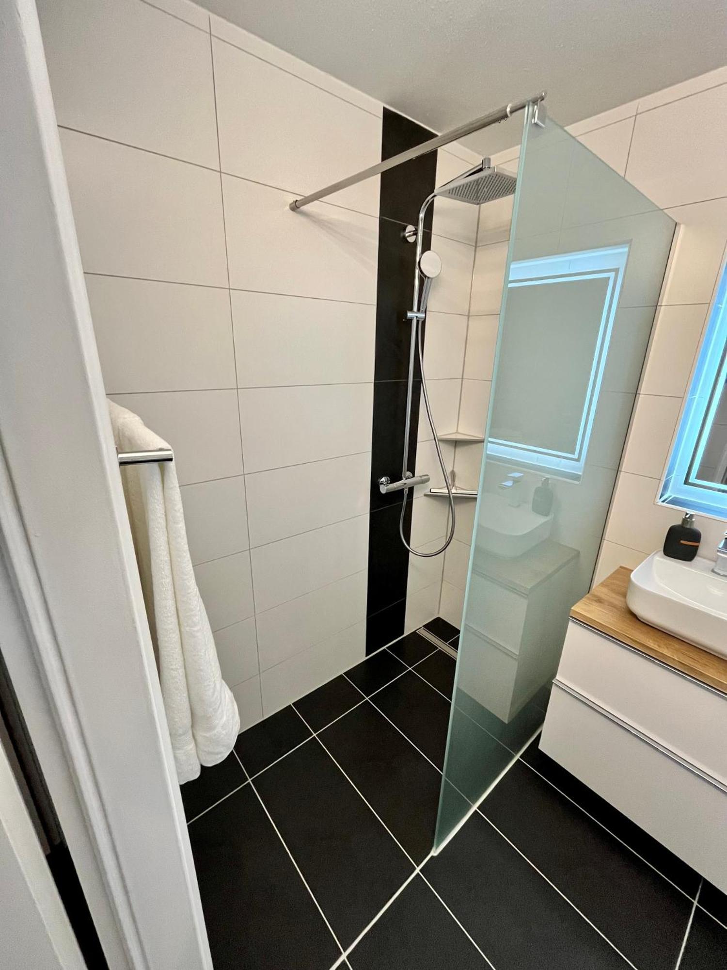 Premium 70qm 2,5 Kueche, Smart Tv, Garage, Wifi Heidenheim an der Brenz