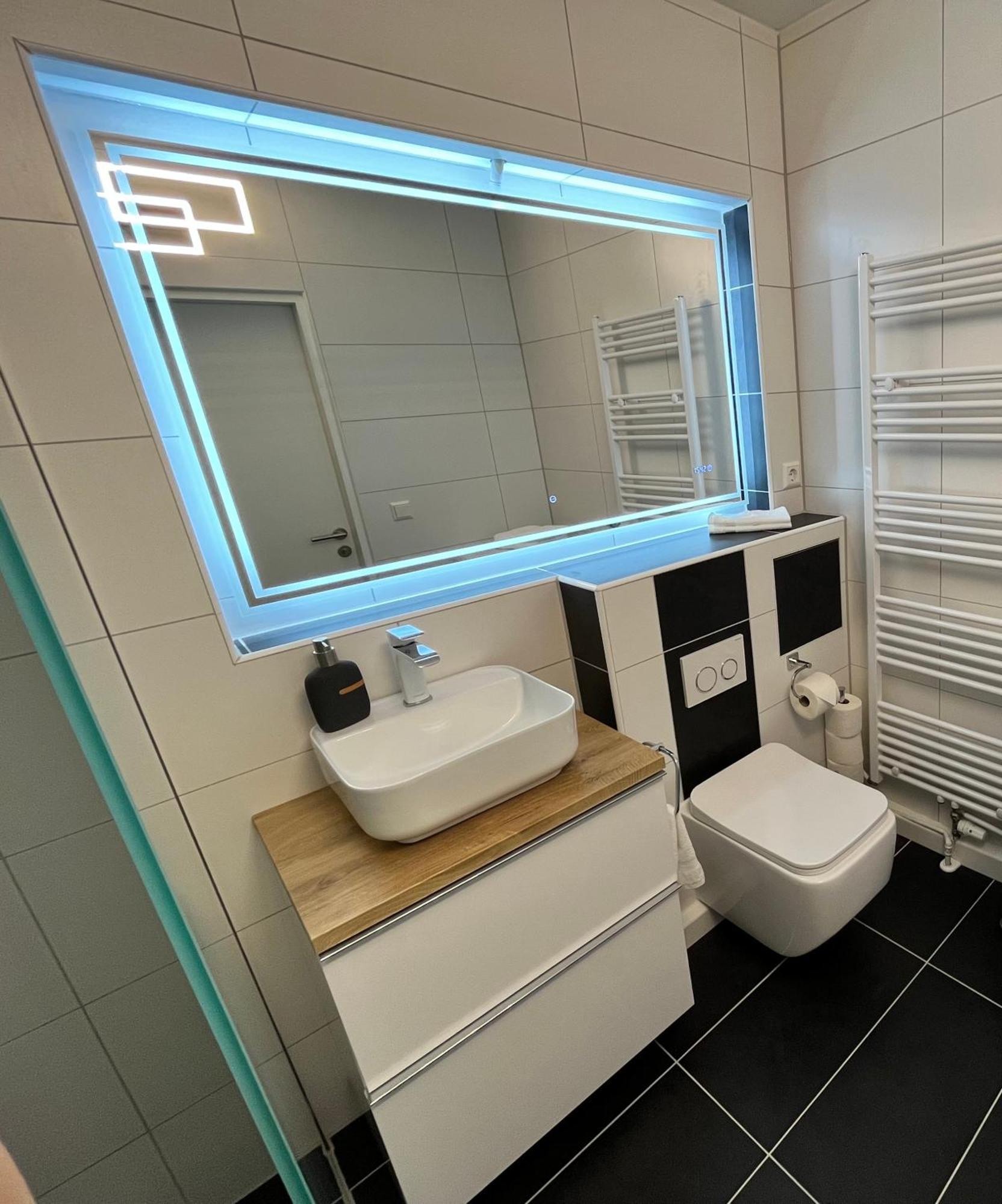 Premium 70qm 2,5 Kueche, Smart Tv, Garage, Wifi Heidenheim an der Brenz